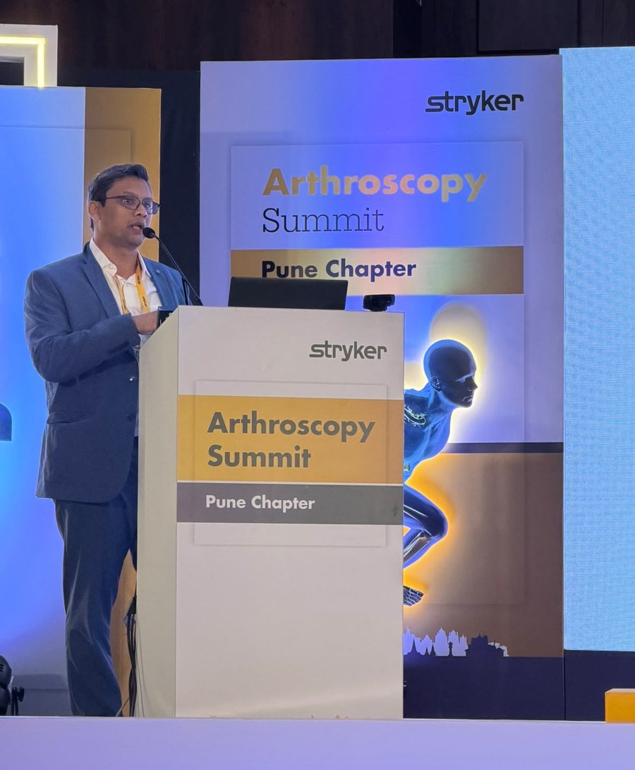 Dr. Prashant Parate presenting on complex massive rotator cuff tears at the Stryker Arthroscopy Summit, Pune Chapter